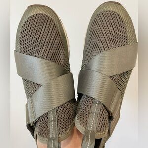 Sorel Kinetic Strap Sneakers utility green women's size 8 impact walking gym